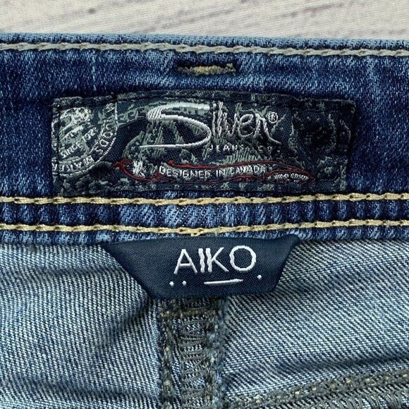 Silver Jeans Capri sz 30 X 22 Suki Dark Wash Inseam 23.5" - Picture 8 of 10